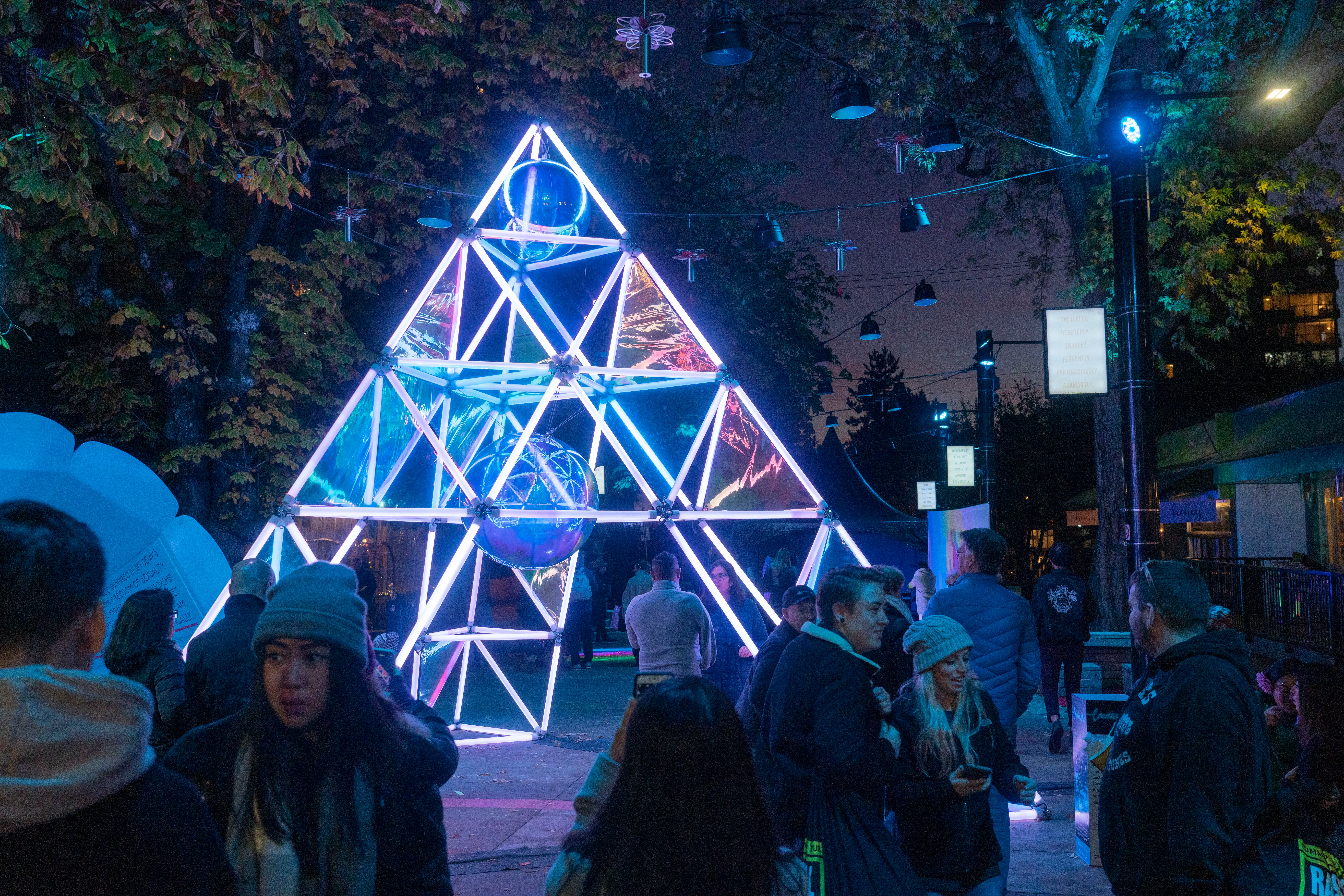Procedural tetrahedronal geometry.